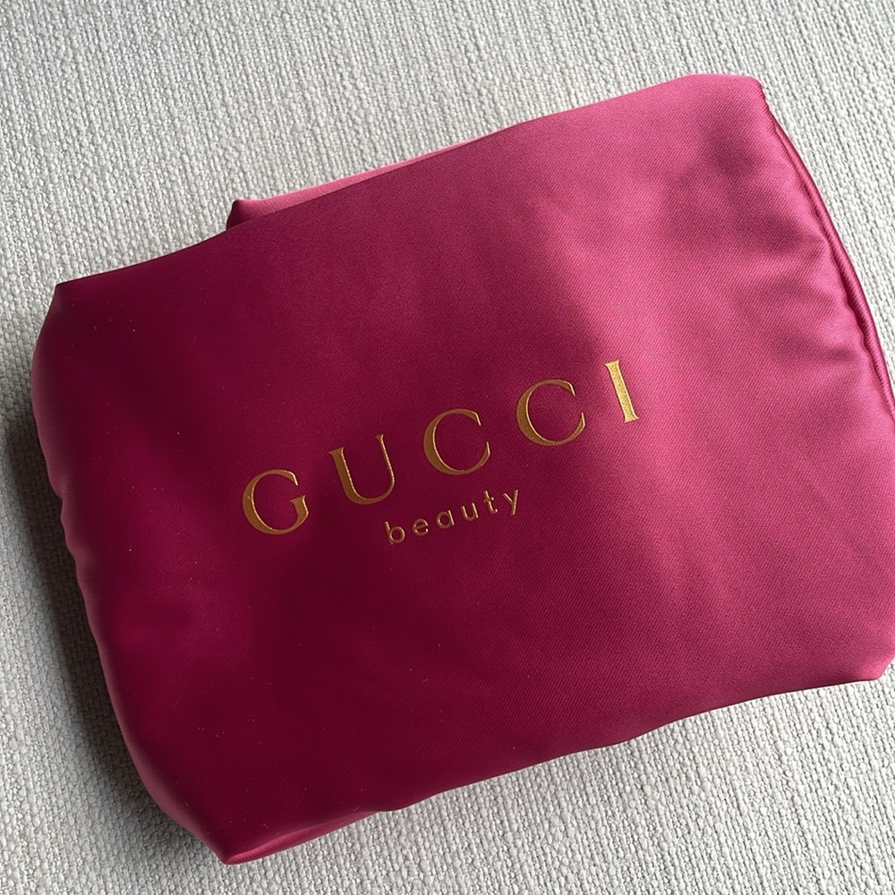 Gucci Beauty Pink Satin Cosmetic Pouch with Gold Logo - Picture 15 of 16
